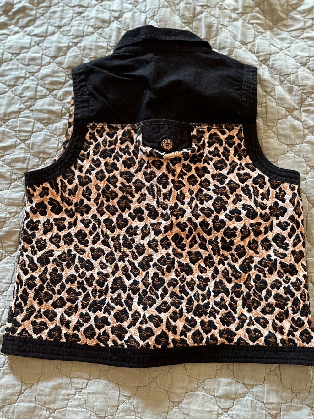 Vintage Sleeveless Leopard-Print Button Down Top in Black & Cream - Picture 8 of 11